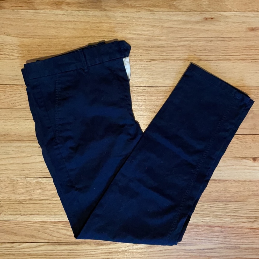 GAP Broken-in-straight Navy 6R Khakis Crop Length